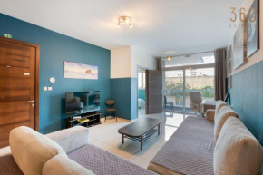 Spacious, 10 Seater Sofa, 3Bed3Bath with WIFI & AC by 360 Estates